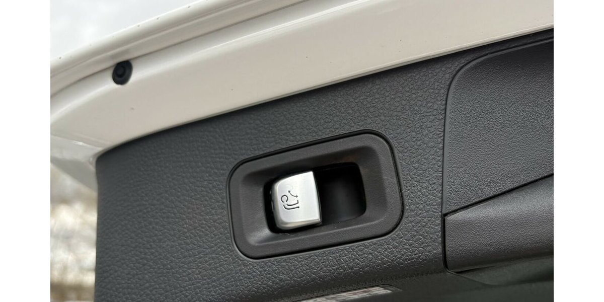 Mercedes-Benz C 200 AMG KAMERA/NAVI/CARPLAY/NIGHT/SHZ/ACC/AHK 73.254 km 24.800 &euro; Villingen-Schwenningen 78054