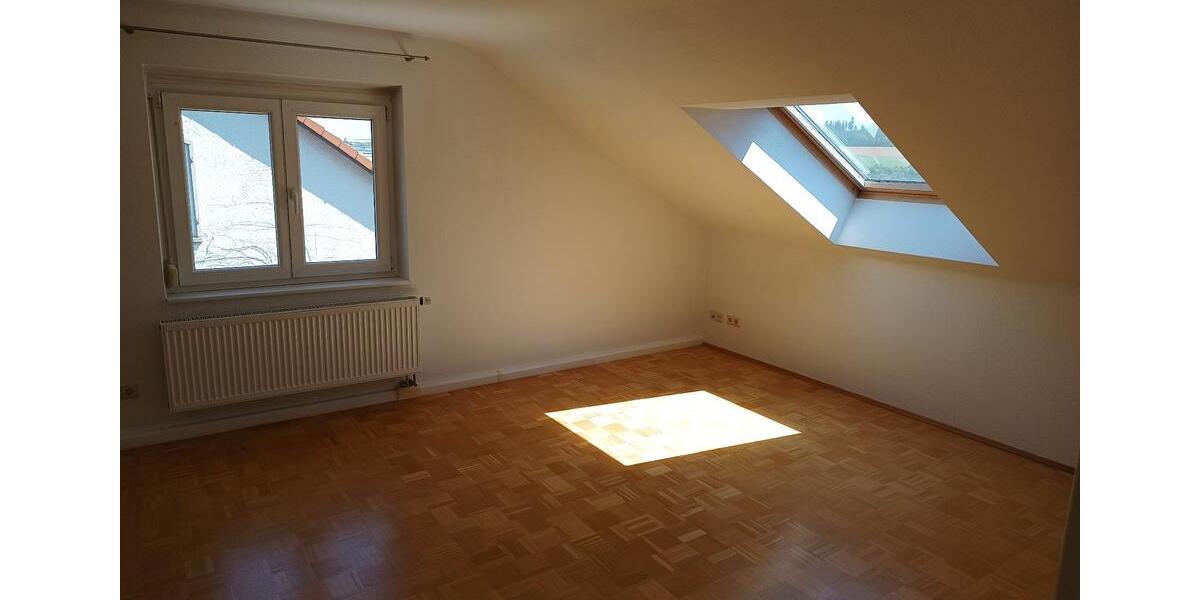 Dachgeschoßwohnung Villingen-Schwenningen Schwenningen - 3.5 Zimmer, 100 m&sup2;, 850&euro; | Angebot:26004494