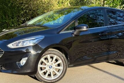 Ford Fiesta 130.500 km 9.490 &euro; Niedereschach 78078