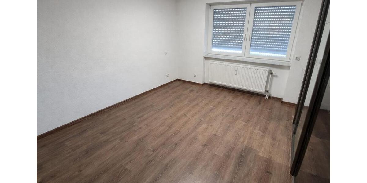 Etagenwohnung Villingen-Schwenningen Schwenningen - 3 Zimmer, 105 m&sup2;, 1.000&euro; | Angebot:25754363