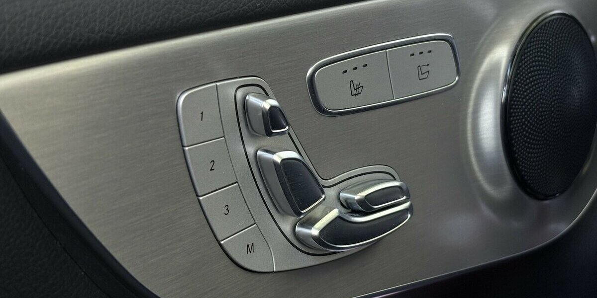 Mercedes-Benz C 200 AMG 4-Matic 360°/MEMORY/CARPLAY/NAVI/ACC 39.900 km 34.900 &euro; Villingen-Schwenningen 78054