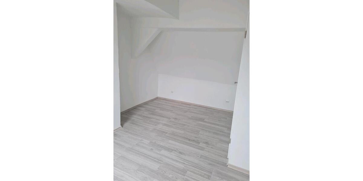 Dachgeschoßwohnung Tuttlingen - 4 Zimmer, 80 m&sup2;, 670&euro; | Angebot:25875407