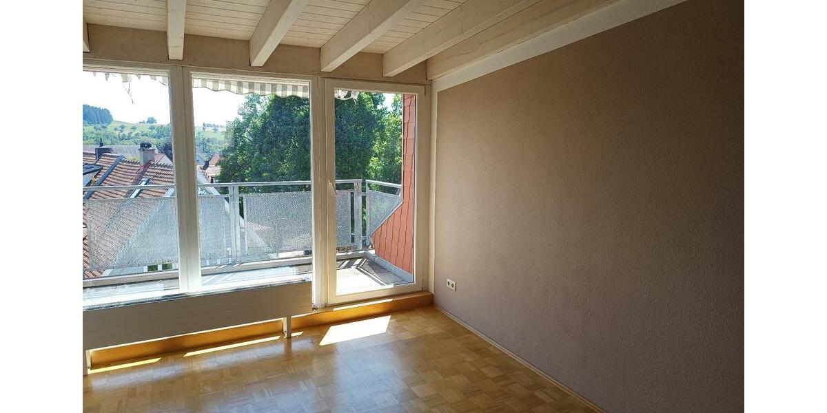 Dachgeschoßwohnung Villingen-Schwenningen Schwenningen - 3.5 Zimmer, 100 m&sup2;, 850&euro; | Angebot:26004494