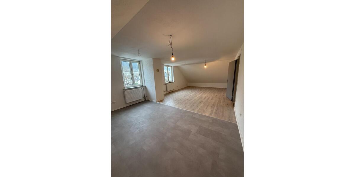 Dachgeschoßwohnung Blumberg - 3 Zimmer, 72 m&sup2;, 700&euro; | Angebot:25393854