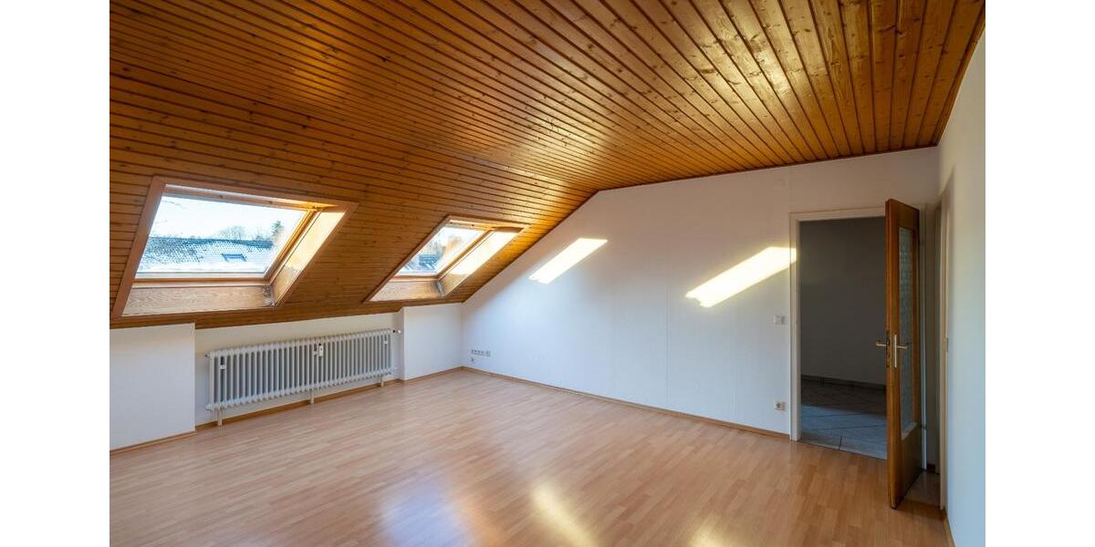 Dachgeschoßwohnung Villingen-Schwenningen Schwenningen - 4 Zimmer, 61 m&sup2;, 159.000&euro; | Angebot:24740176