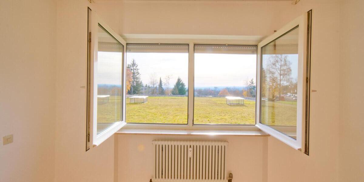 Helle 3,5 Zimmer-Erdgeschosswohnung mit eigenem Eingang, Balkon und TG-Stellplatz - Erdgeschoßwohnung Villingen-Schwenningen Schwenningen | Angebot:23555221