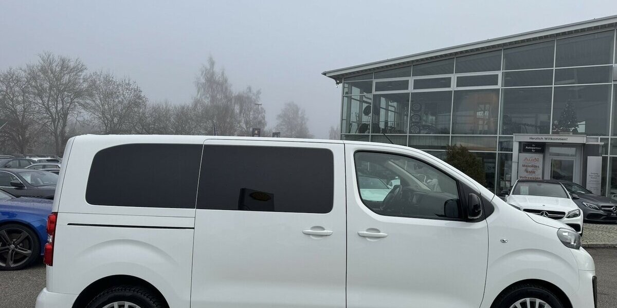 Peugeot Traveller BUSINESS L2 2.0 HDI/NAVI/8-SITZ/1.HAND 81.738 km 29.800 &euro; Villingen-Schwenningen 78054