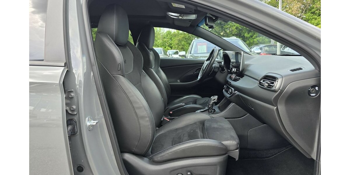 Hyundai i30 N PERFORMANCE/LEDER/PANORAMA/NAVI/DAB/LED 26.583 km 29.900 &euro; Villingen-Schwenningen 78054