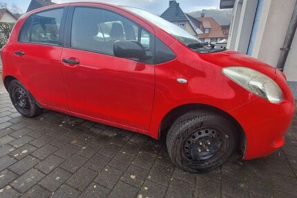 Toyota Yaris 225.000 km 2.000 &euro; donaueschingen 78166