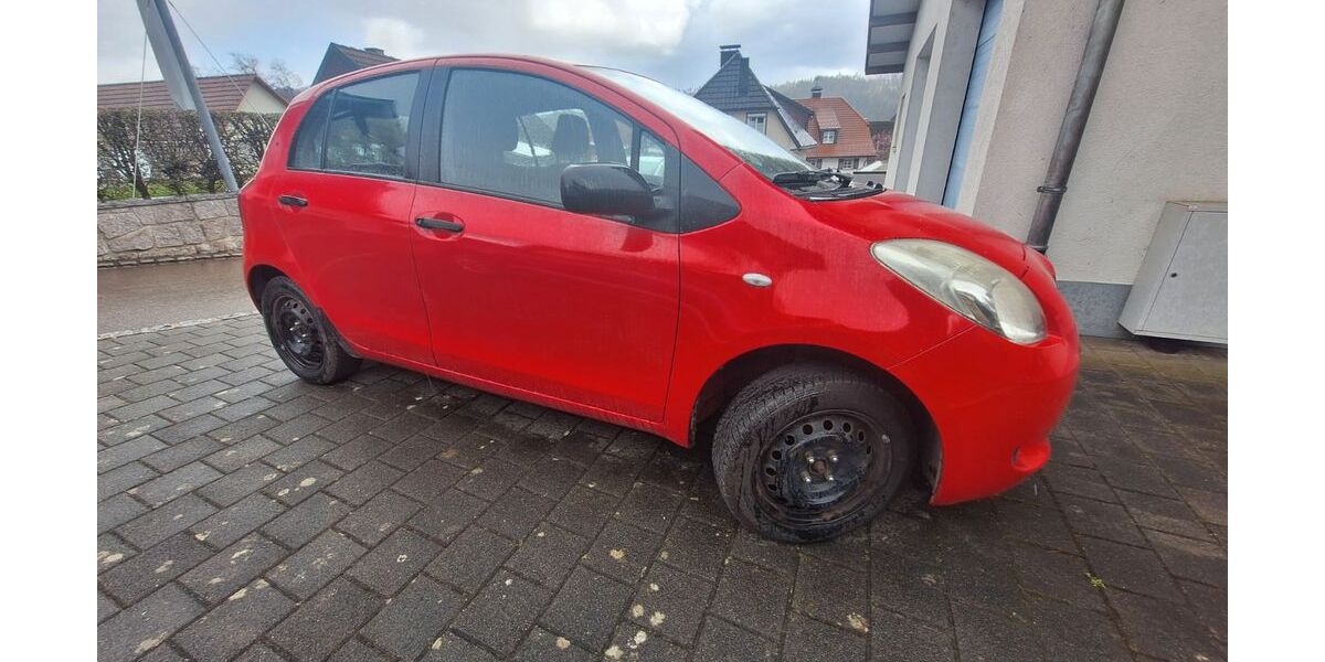 Toyota Yaris 225.000 km 2.000 &euro; donaueschingen 78166