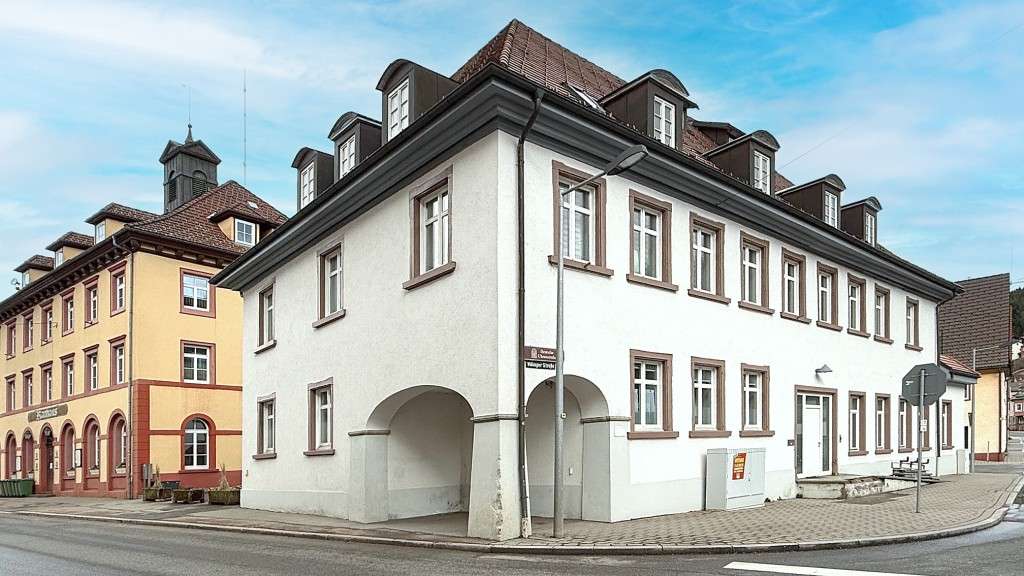 Einfamilienhaus Vöhrenbach - 22 Zimmer, 600 m&sup2;, 860.000&euro; | Angebot:25878280