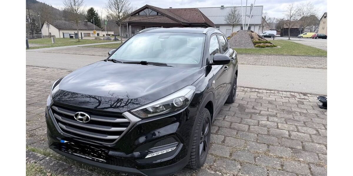 Hyundai TUCSON 70.600 km 14.700 &euro; Blumberg 78176