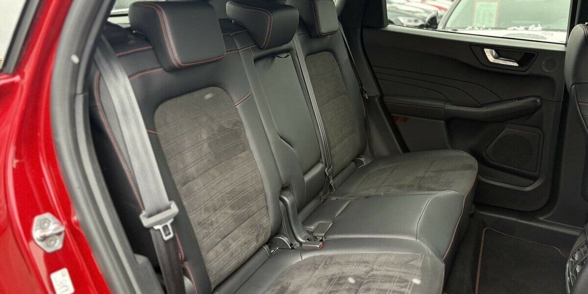 Ford Kuga Plug-In Hybrid ST-Line HEADUP/NAVI/KAMERA 29.500 km 20.900 &euro; Villingen-Schwenningen 78054