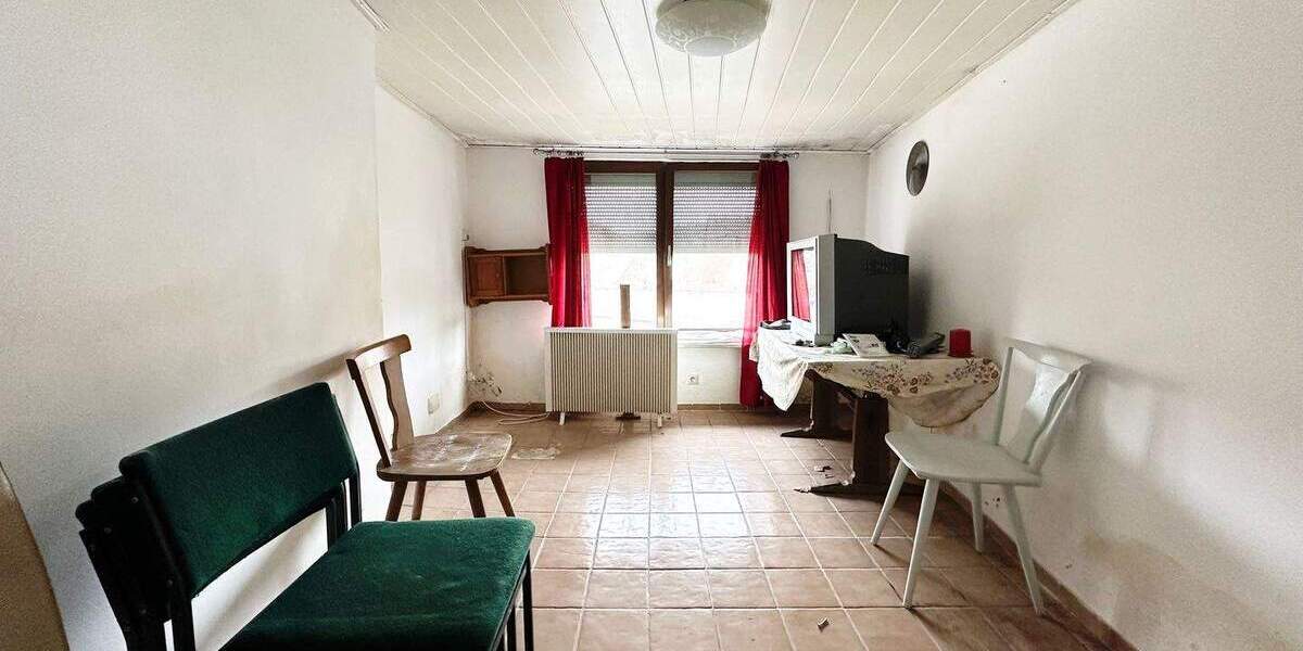 Einfamilienhaus Rottweil Göllsdorf - 6 Zimmer, 100 m&sup2;, 185.000&euro; | Angebot:25662398