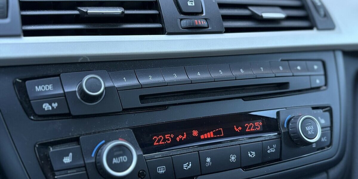 BMW 435I Coupe xDrive MEMORY/SITZHEIZUNG/LED/1.HAND 125.089 km 22.900 &euro; Villingen-Schwenningen 78054