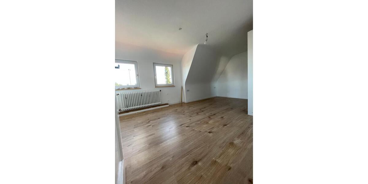 Dachgeschoßwohnung Trossingen - 3 Zimmer, 66 m&sup2;, 850&euro; | Angebot:25334971