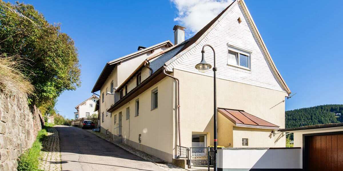 Etagenwohnung Titisee-Neustadt Neustadt - 6 Zimmer, 133 m&sup2;, 219.000&euro; | Angebot:22791612
