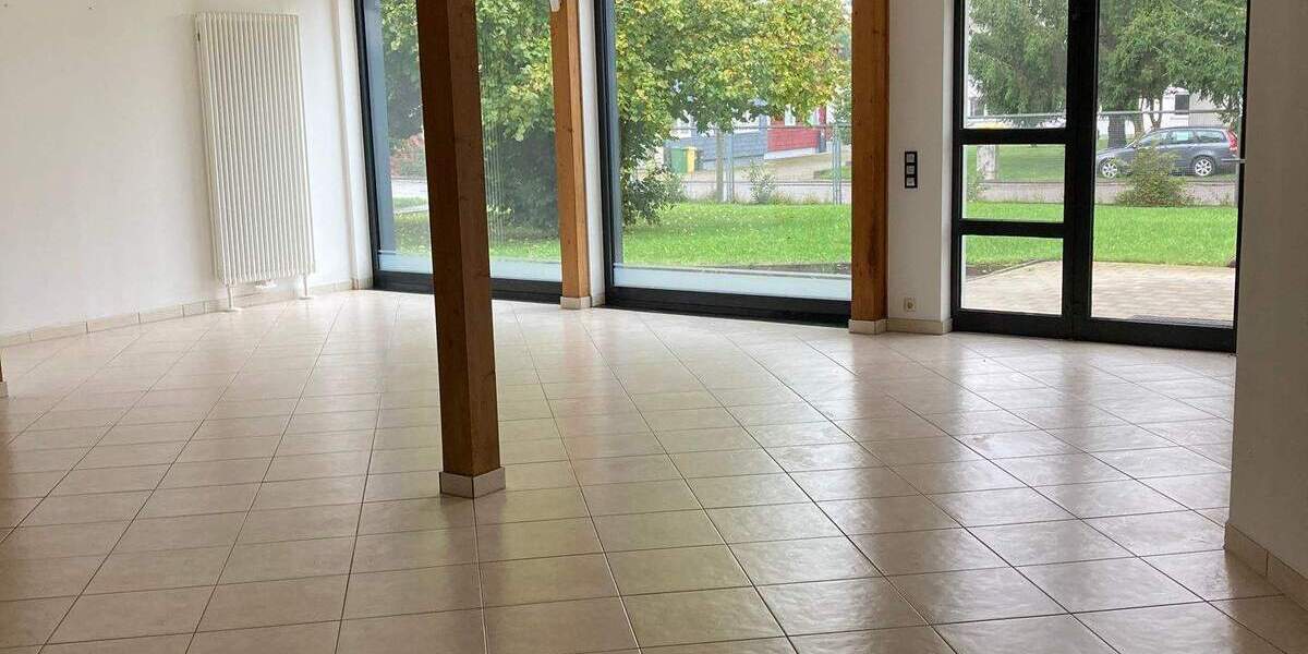 Gewerbeobjekt Villingen-Schwenningen Villingen - 8 Zimmer, 350 m&sup2;, 2.275&euro; | Angebot:25669185