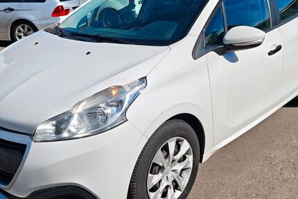 Peugeot 208 167.000 km 4.998 &euro; Aldingen 78554