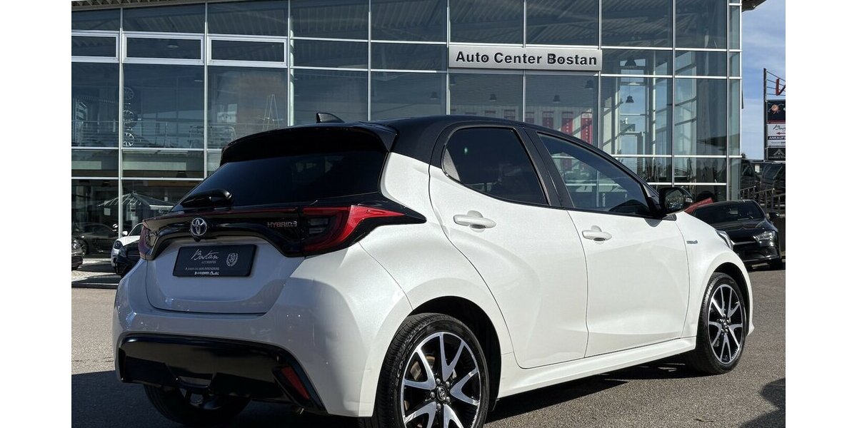 Toyota Yaris 1.5 Hybrid Black&White DAB/KAMERA/1.HAND 29.792 km 18.900 &euro; Villingen-Schwenningen 78054