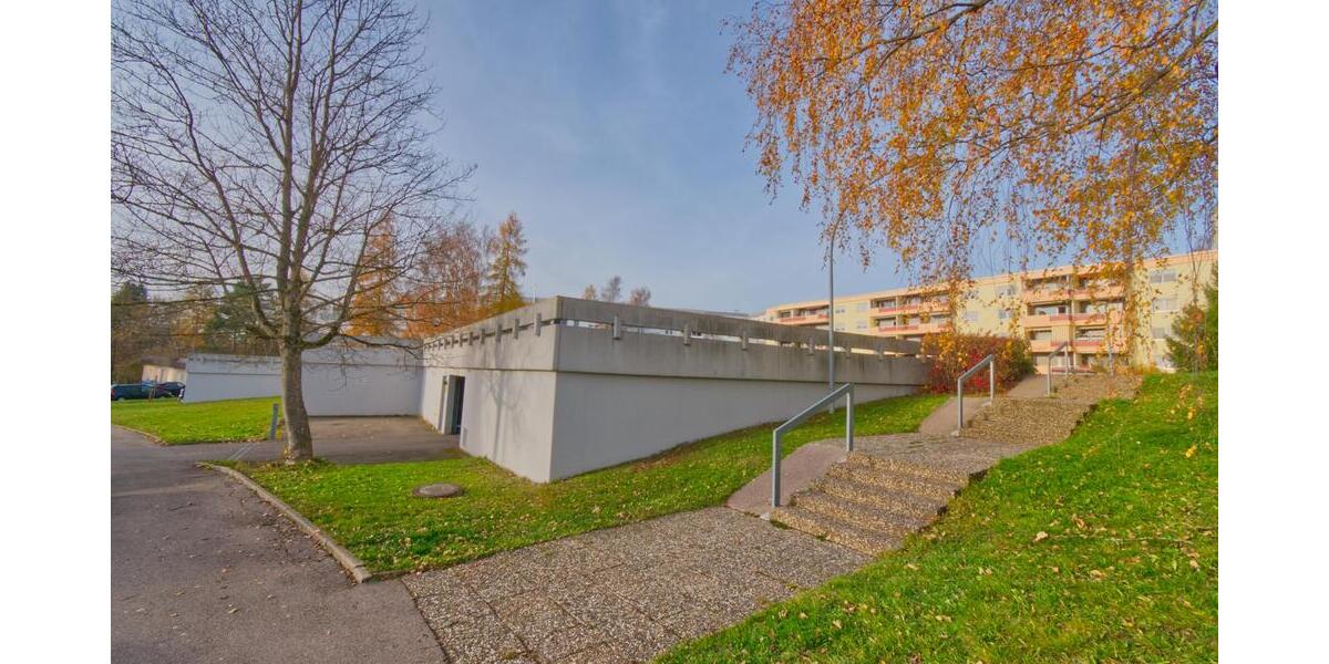 Helle 3,5 Zimmer-Erdgeschosswohnung mit eigenem Eingang, Balkon und TG-Stellplatz - Erdgeschoßwohnung Villingen-Schwenningen Schwenningen | Angebot:23555221