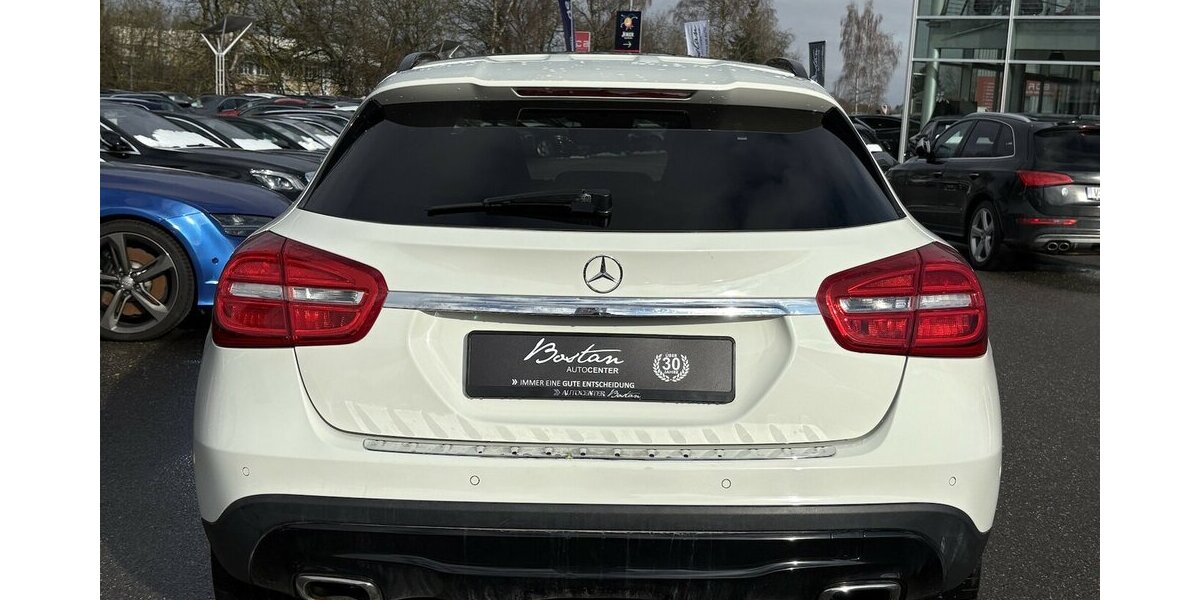 Mercedes-Benz GLA 250 4Matic NIGHT/BI-XENON/PANO/NAVI/MEMORY 138.187 km 15.900 &euro; Villingen-Schwenningen 78054