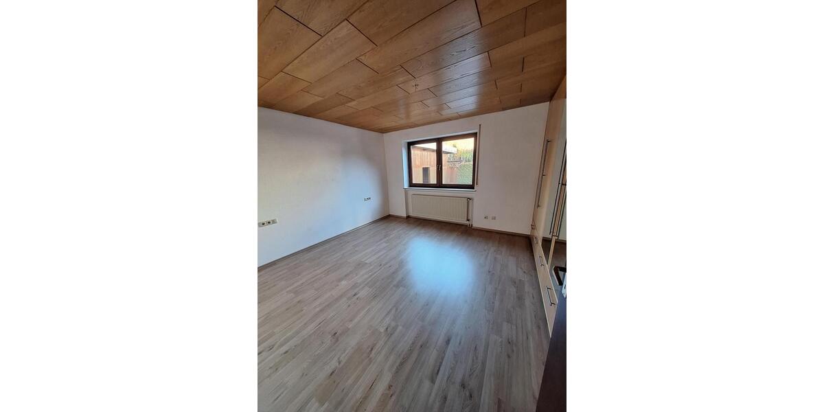 Erdgeschoßwohnung Tuttlingen - 3 Zimmer, 105 m&sup2;, 1.000&euro; | Angebot:25430717