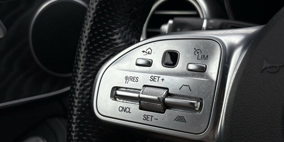 Mercedes-Benz C 200 AMG KAMERA/NAVI/CARPLAY/NIGHT/SHZ/ACC/AHK 73.254 km 24.800 &euro; Villingen-Schwenningen 78054