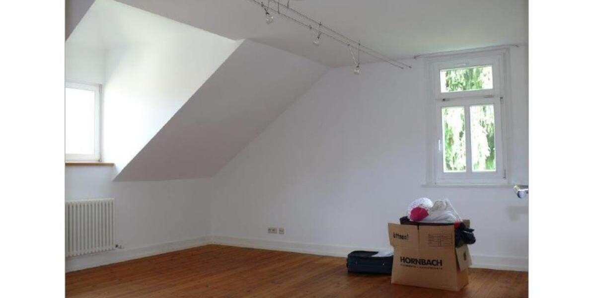 Dachgeschoßwohnung Rottweil - 4 Zimmer, 130 m&sup2;, 1.200&euro; | Angebot:25428428