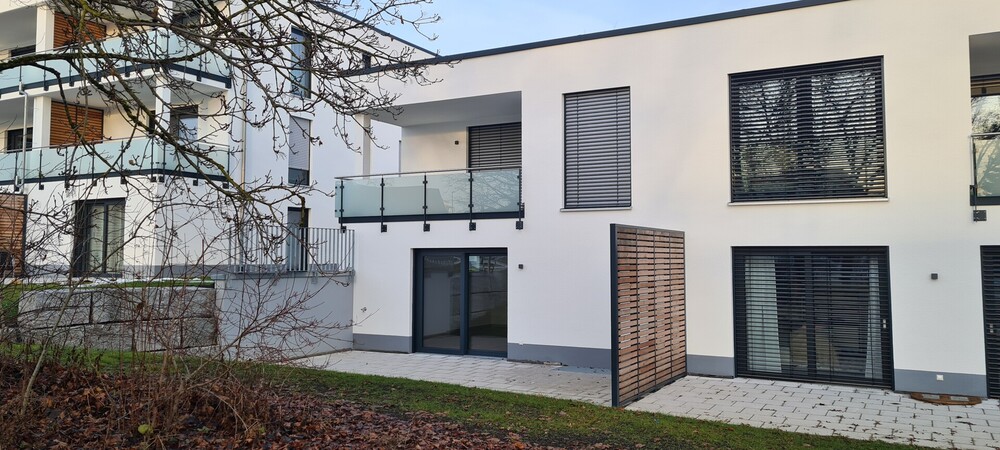 Exklusive 2,5 Zimmer-Neubauwohnung mit viel Platz, sonniger Terrasse, Einbauküche und TG-Stellplatz - Erdgeschoßwohnung Villingen-Schwenningen Schwenningen | Angebot:25181350