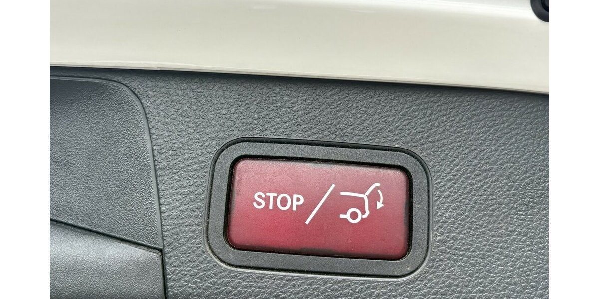 Mercedes-Benz C 200 AMG KAMERA/NAVI/CARPLAY/NIGHT/SHZ/ACC/AHK 73.254 km 24.800 &euro; Villingen-Schwenningen 78054