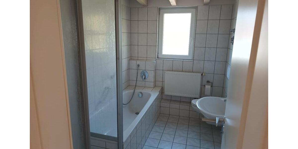 Dachgeschoßwohnung Villingen-Schwenningen Schwenningen - 3.5 Zimmer, 100 m&sup2;, 850&euro; | Angebot:26004494