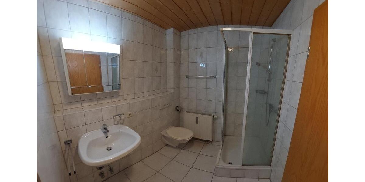 Dachgeschoßwohnung Aldingen - 2.5 Zimmer, 70 m&sup2;, 665&euro; | Angebot:25321945