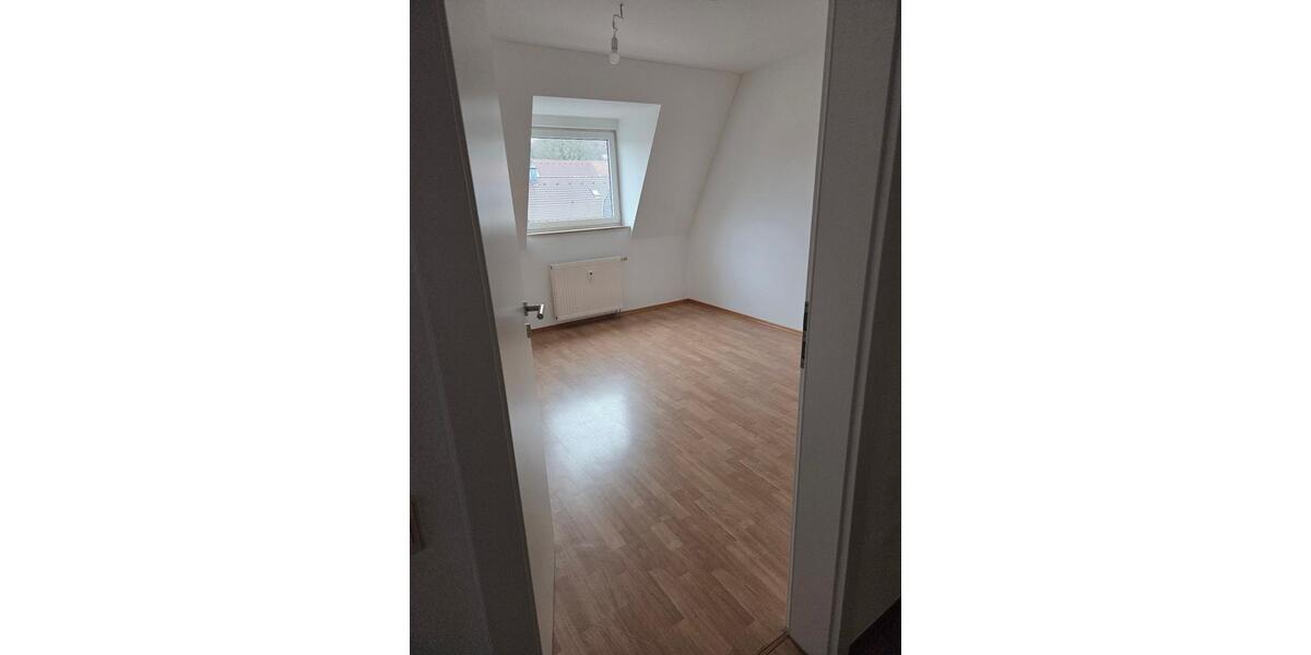 Dachgeschoßwohnung Tuttlingen - 3 Zimmer, 94 m&sup2;, 780&euro; | Angebot:25873601