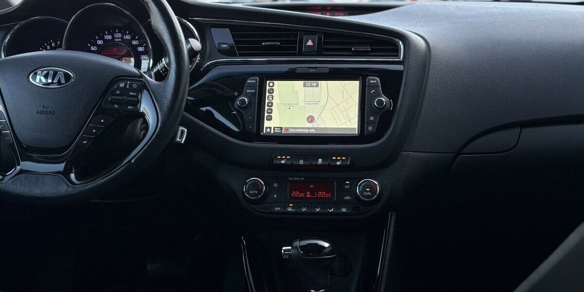 Kia Ceed 1.6 Spirit NAVI/KAMERA/CARPLAY/SITZHEIZUNG 94.202 km 12.900 &euro; Villingen-Schwenningen 78054