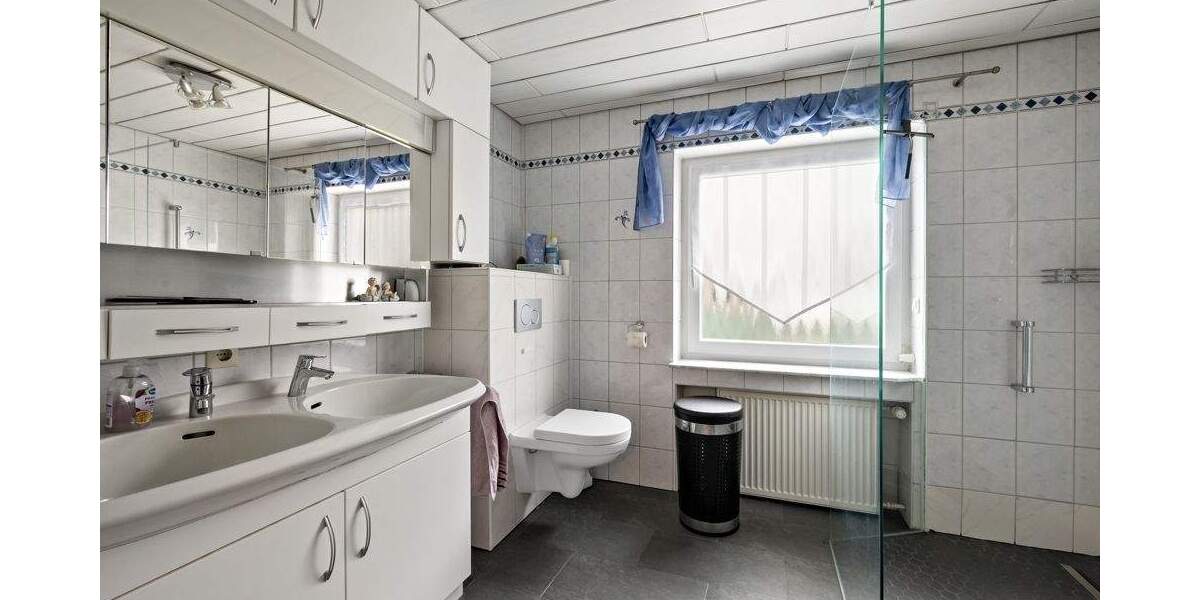 Einfamilienhaus Dietingen - 7 Zimmer, 306 m&sup2;, 497.000&euro; | Angebot:25776556