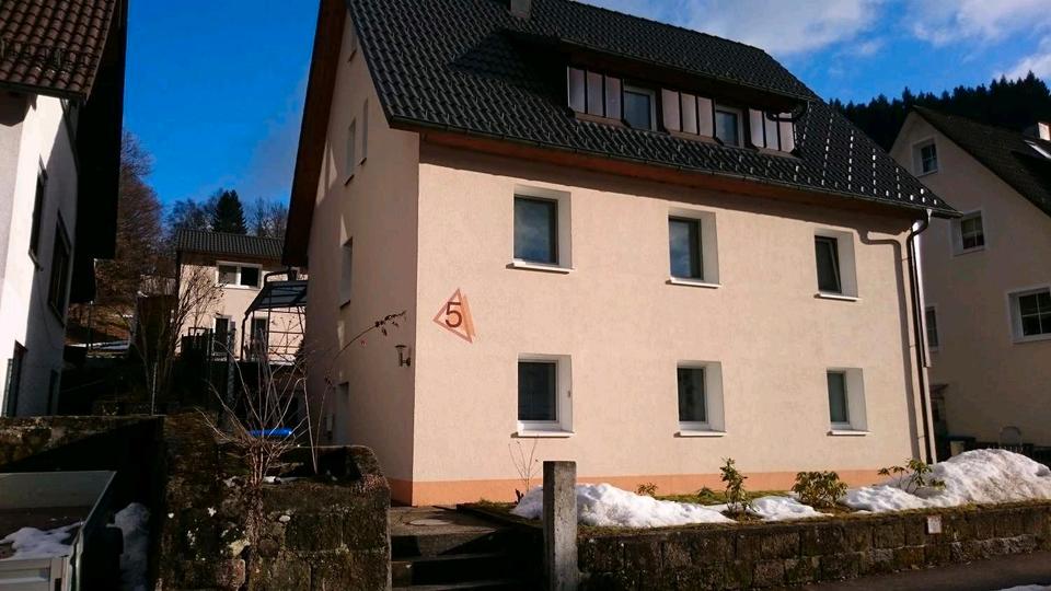 Etagenwohnung Schramberg - 6 Zimmer, 100 m&sup2;, 850&euro; | Angebot:24757321