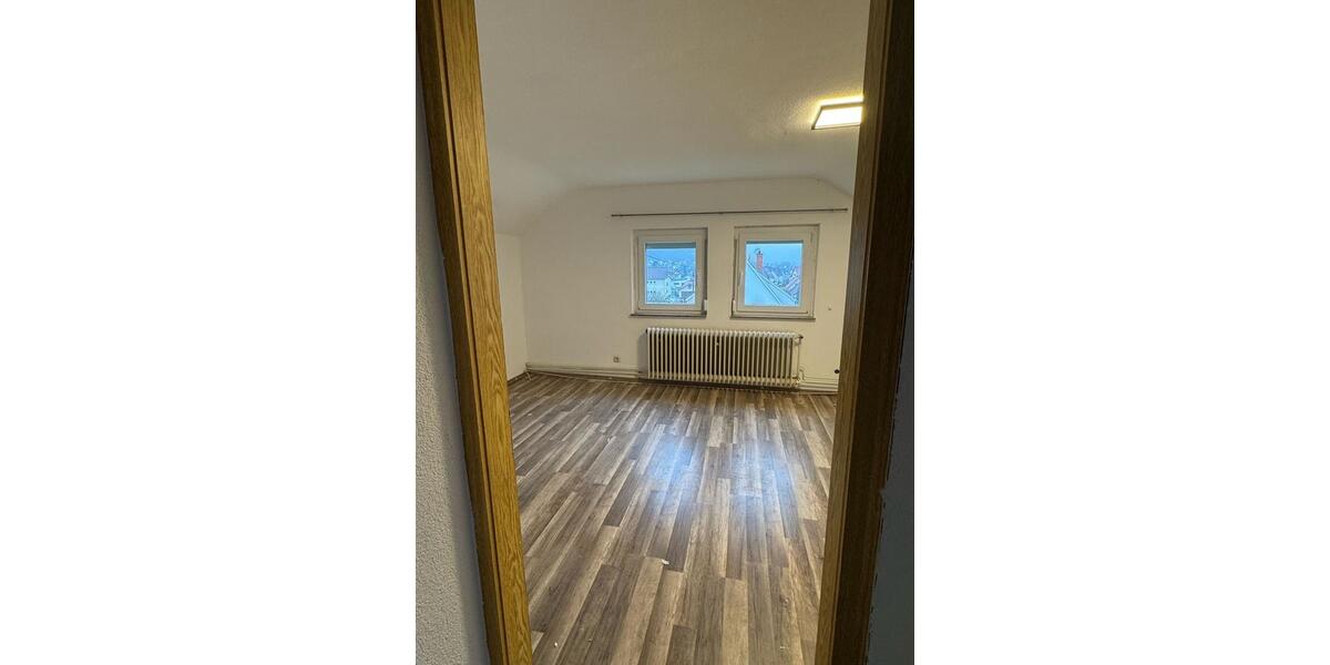 Dachgeschoßwohnung Tuttlingen - 3 Zimmer, 80 m&sup2;, 700&euro; | Angebot:25852575