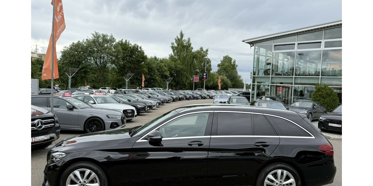 Mercedes-Benz C 180 AVANTGARDE/BURMESTER/KAMERA/HEAD UP/LEDER 72.347 km 25.900 &euro; Villingen-Schwenningen 78054