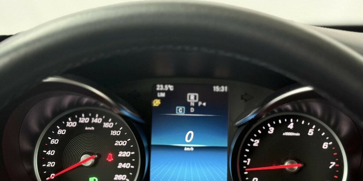 Mercedes-Benz C 180 AVANTGARDE/BURMESTER/KAMERA/HEAD UP/LEDER 72.347 km 25.900 &euro; Villingen-Schwenningen 78054