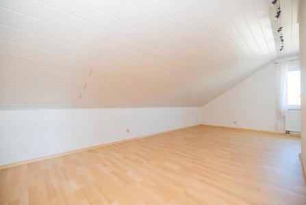 Dachgeschoßwohnung Villingen-Schwenningen Schwenningen - 3 Zimmer, 82 m&sup2;, 990&euro; | Angebot:24878631