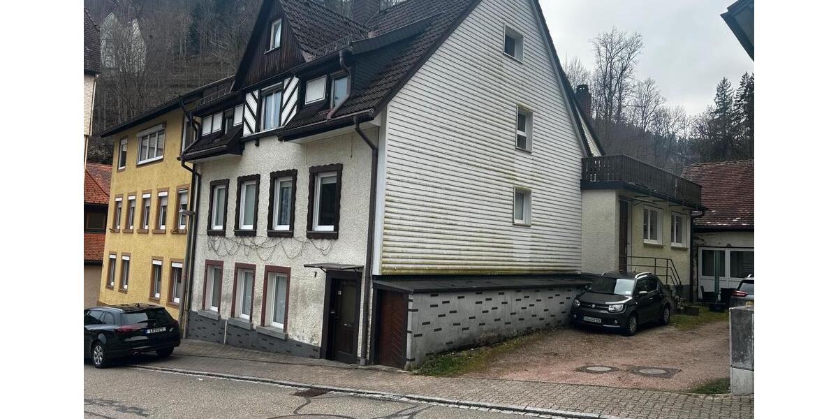 Mehrfamilienhaus, Wohnhaus Triberg im Schwarzwald - 300.000&euro; | Angebot:25843661