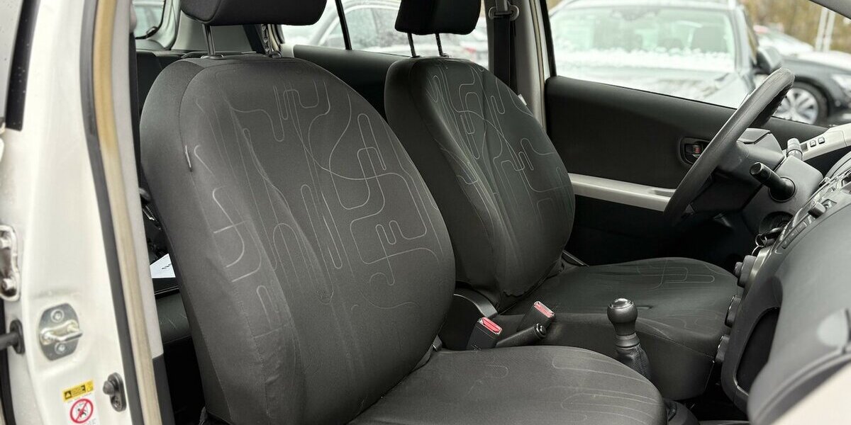 Toyota Yaris 1.0 Cool/KLIMAANLAGE/5-TÜRIG/SCHECKHEFT 112.981 km 4.900 &euro; Villingen-Schwenningen 78054