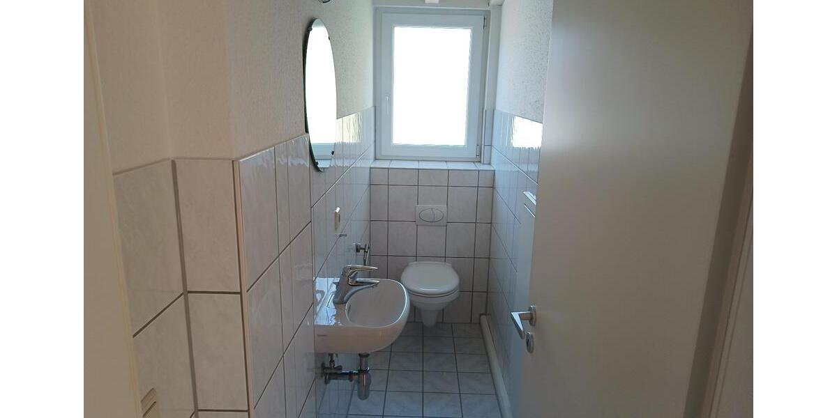 Dachgeschoßwohnung Villingen-Schwenningen Schwenningen - 3.5 Zimmer, 100 m&sup2;, 850&euro; | Angebot:26004494