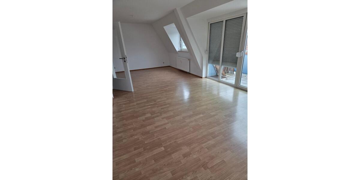 Dachgeschoßwohnung Tuttlingen - 3 Zimmer, 94 m&sup2;, 780&euro; | Angebot:25873601