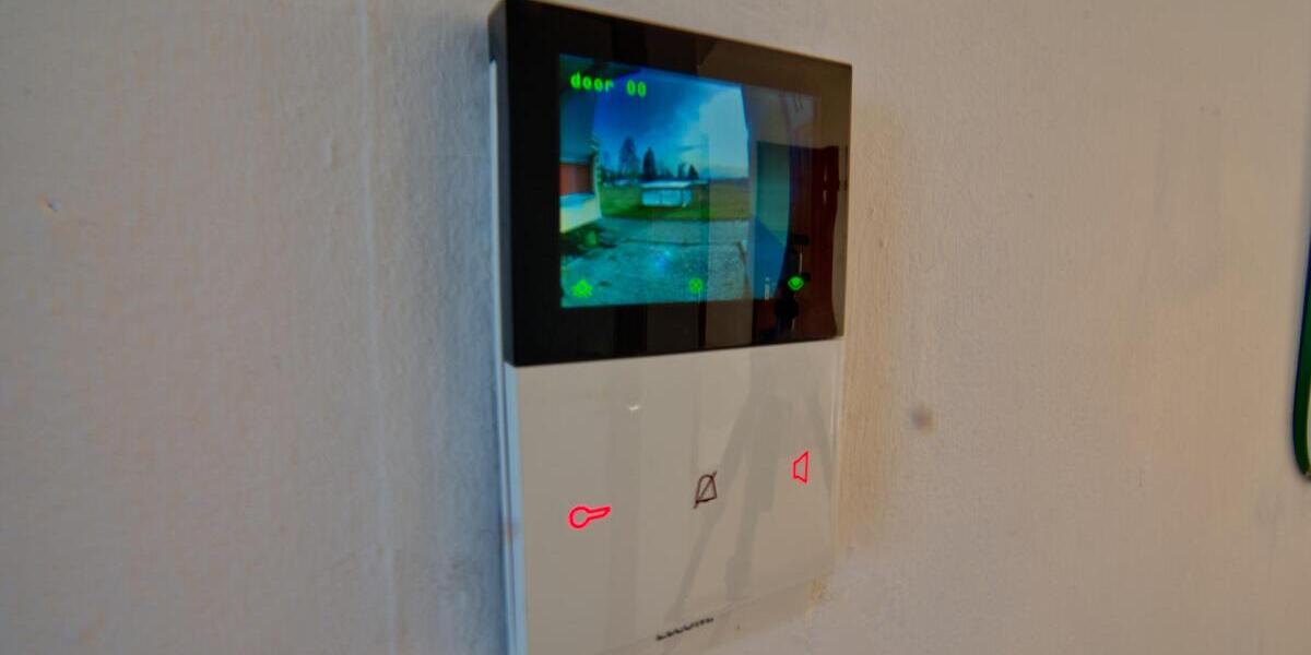 Helle 3,5 Zimmer-Erdgeschosswohnung mit eigenem Eingang, Balkon und TG-Stellplatz - Erdgeschoßwohnung Villingen-Schwenningen Schwenningen | Angebot:23555221