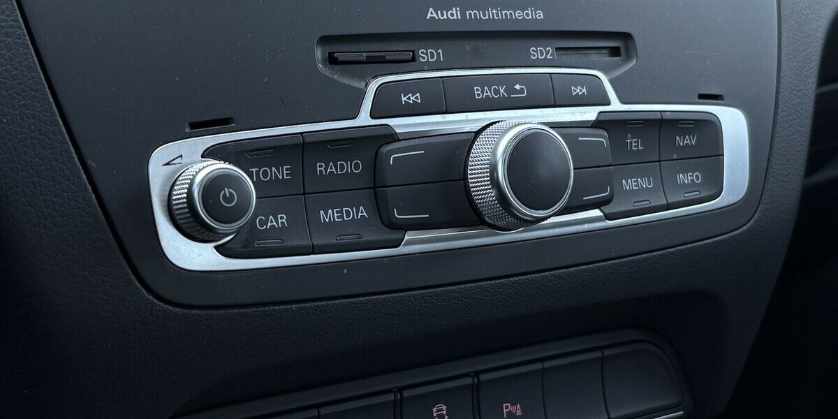 Audi Q3 2.0 TDI Basis NAVIGATION/PDC/AHK/SHZ/1.HAND 112.096 km 16.800 &euro; Villingen-Schwenningen 78054