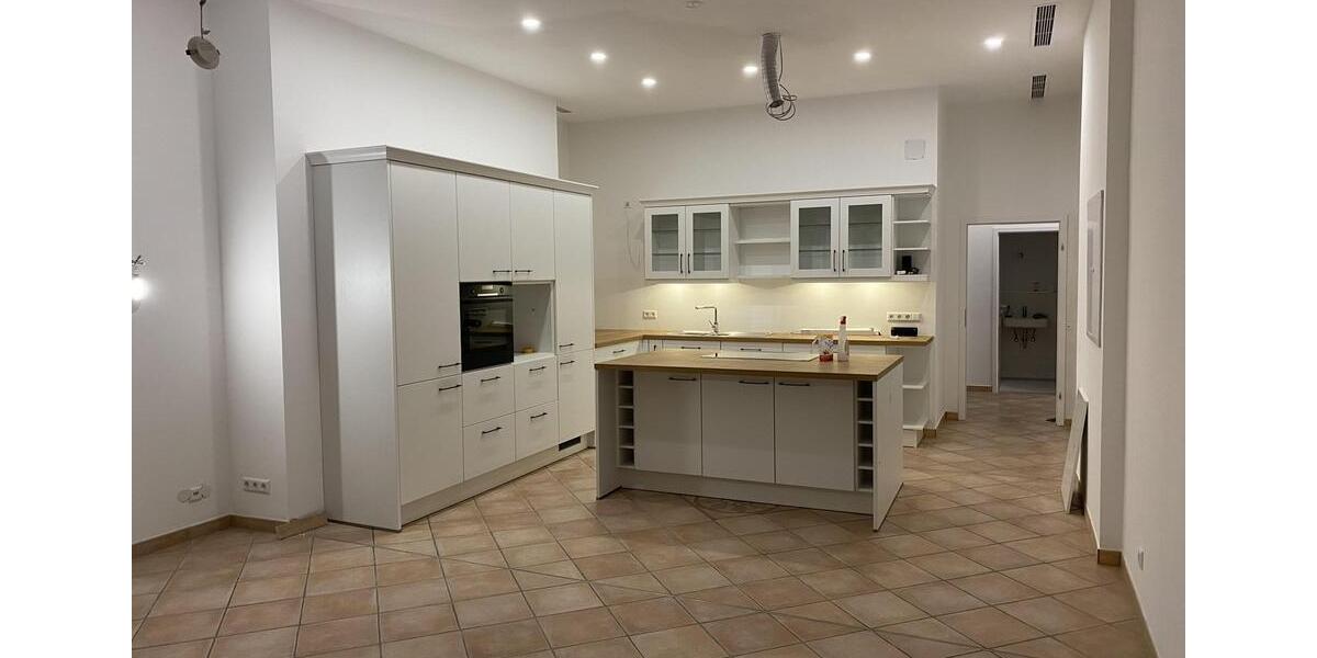 Erdgeschoßwohnung Donaueschingen - 7 Zimmer, 312 m&sup2;, 2.190&euro; | Angebot:25807502