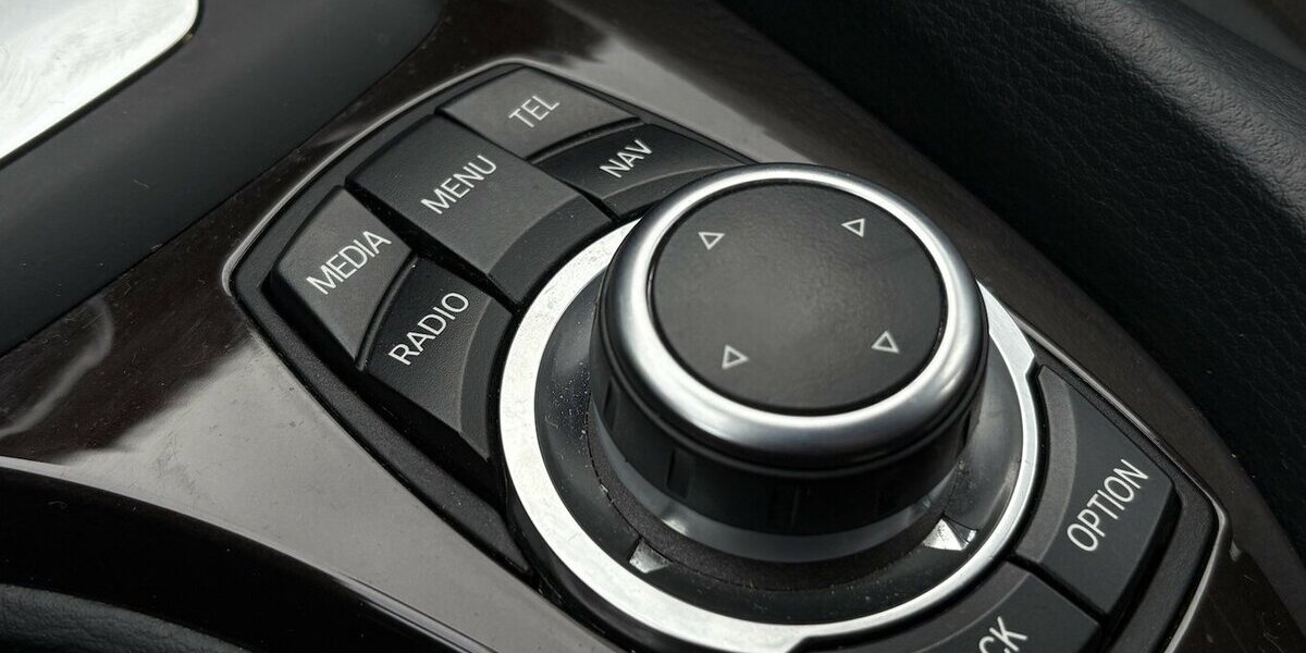 BMW X1 20d xDrive BI-XENON/TEMPOMAT/NAVI/PDC/SHZ/DAB 79.104 km 15.900 &euro; Villingen-Schwenningen 78054