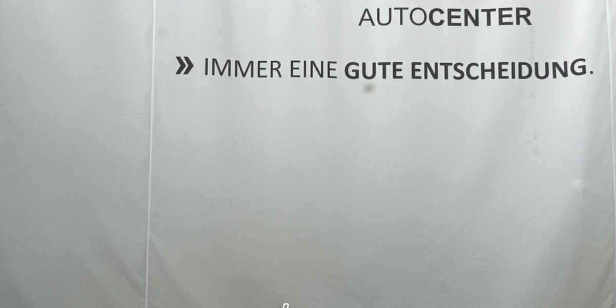 Mercedes-Benz C 180 AVANTGARDE/BURMESTER/KAMERA/HEAD UP/LEDER 72.347 km 25.900 &euro; Villingen-Schwenningen 78054